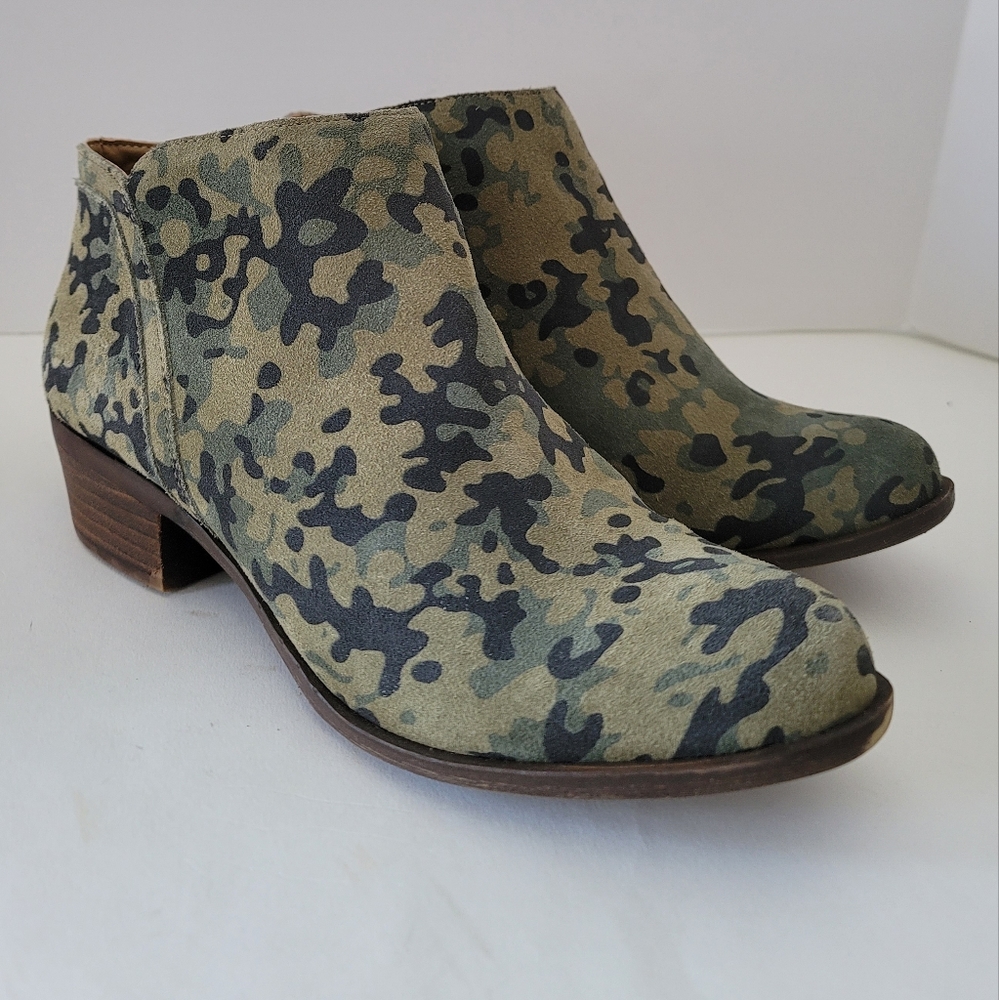 Lucky Brand Barstyn Olive Green Suede Camo Camouflage Ankle Booties Boots Size 8